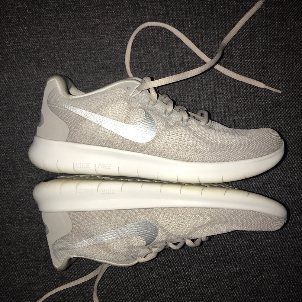Nike Women’s Free Running Shoes Size 8.5 ✨